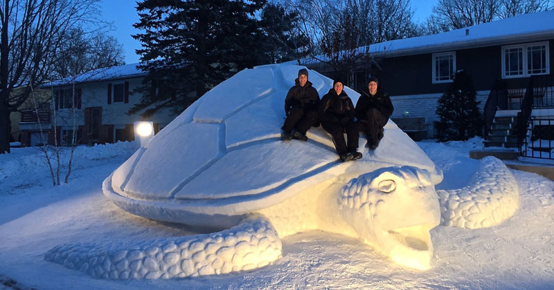Illustration for article titled Check Out The Gigantic Snow Sculptures Made By Three Brothers